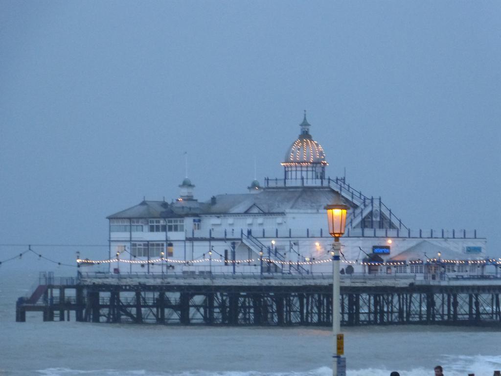 The Iverna Eastbourne Bagian luar foto