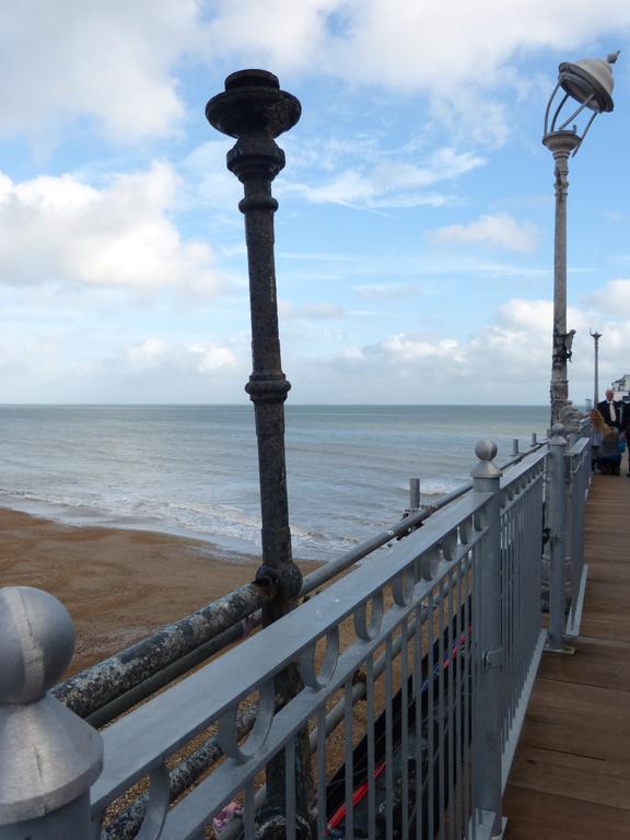 The Iverna Eastbourne Bagian luar foto
