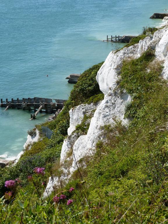 The Iverna Eastbourne Bagian luar foto