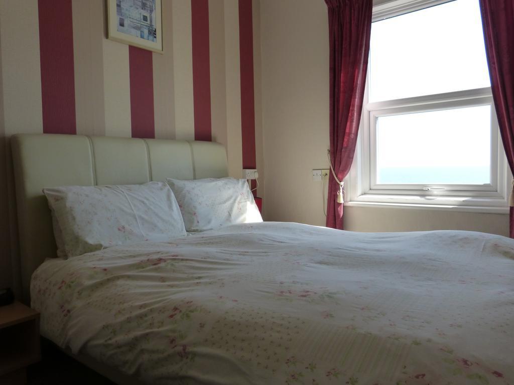 The Iverna Eastbourne Bagian luar foto