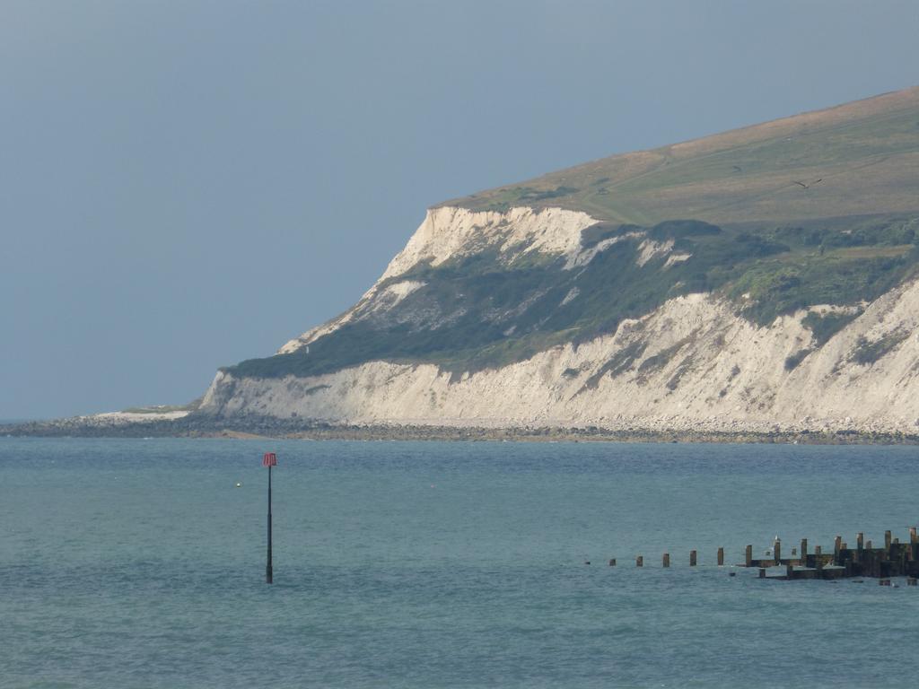 The Iverna Eastbourne Bagian luar foto
