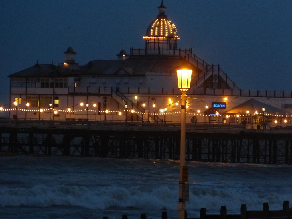 The Iverna Eastbourne Bagian luar foto