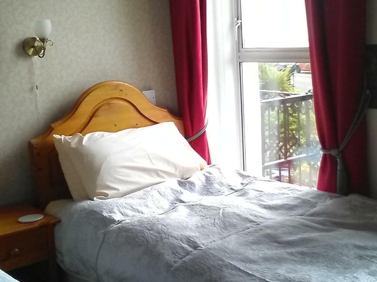 The Iverna Eastbourne Bagian luar foto
